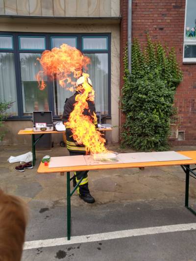 Besuch der Freiwilligen Feuerwehr in der Ferienbetreuung 21.07.2021