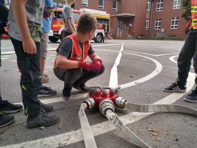 Besuch der Freiwilligen Feuerwehr in der Ferienbetreuung 21.07.2021 - 