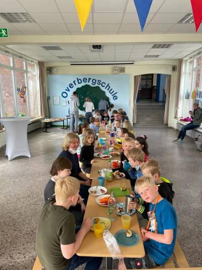 Hochbeet-Aktion der Klasse 2b 13.05.2022 - 